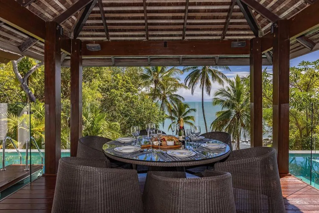 17 Wharf Street - Main House & Bungalow Port Douglas