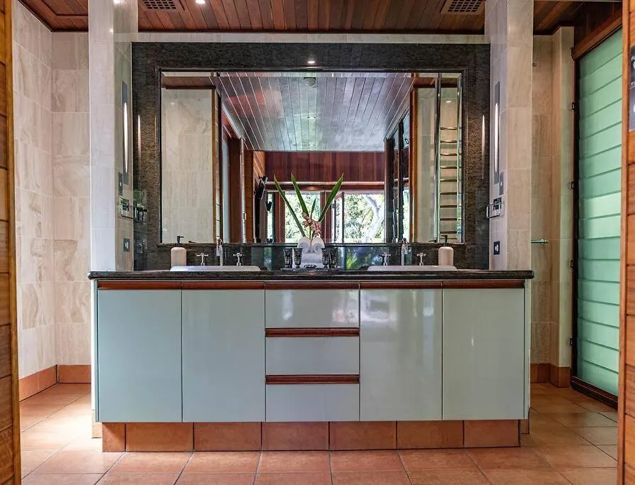 17 Wharf Street - Main House & Bungalow Port Douglas