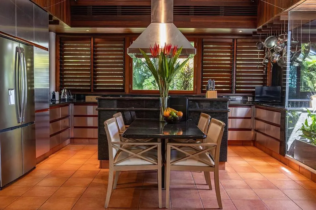 17 Wharf Street - Main House & Bungalow Port Douglas Сasa de vacaciones