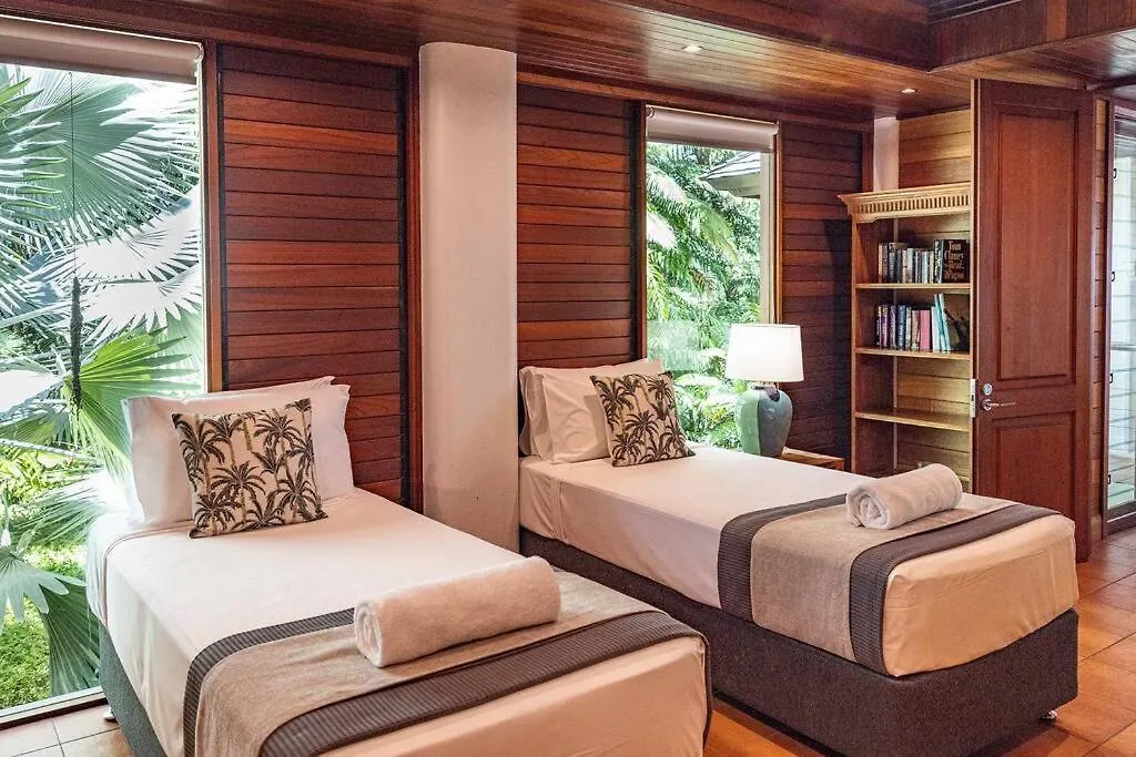 17 Wharf Street - Main House & Bungalow Port Douglas