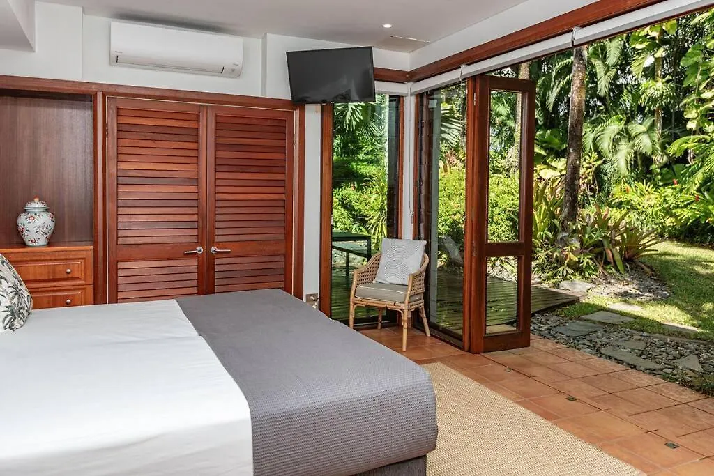 17 Wharf Street - Main House & Bungalow Port Douglas Сasa de vacaciones