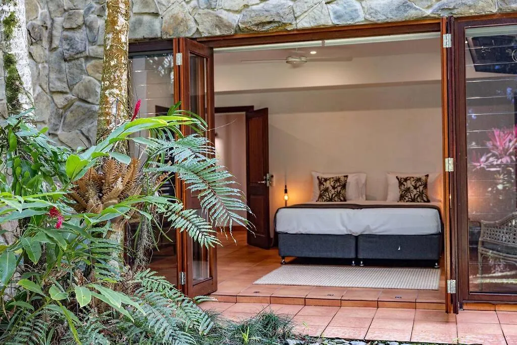 17 Wharf Street - Main House & Bungalow Port Douglas